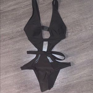 CUTOUT ONE PIECE SWIM SUIT